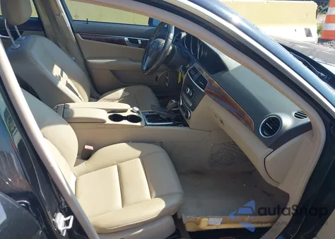 2012 Mercedes-Benz C 300 Sport 4Matic из США, поврежденный, VIN WDDGF8BBXCR193161